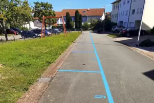 Der Hamburger Geschäftsmann markierte in der Straße Parkplätze mit blauer Farbe, um sie sie zu vermieten.