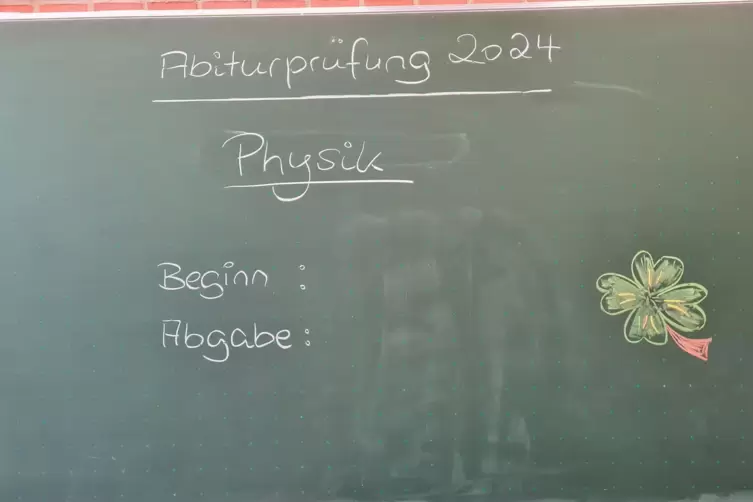 Am Hofenfels werden am Montag 16 Abiturienten im Fach Physik geprüft. 