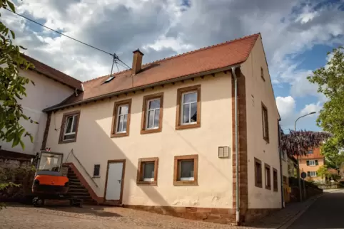 Dieses Dorfgemeinschaftshaus (DGH) steht in Käshofen.