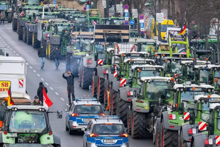 Zum Abschluss ihrer Protestwochen kamen am Montag tausende Bauern mit ihren Traktoren nach Berlin. 