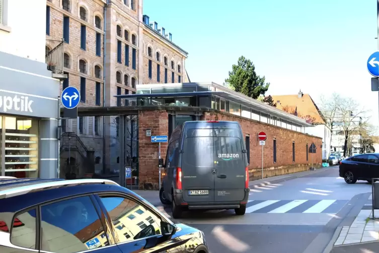 Die Weißquartierstraße ist zur Einbahnstraße mit gegenläufigen Abschnitten geworden. 