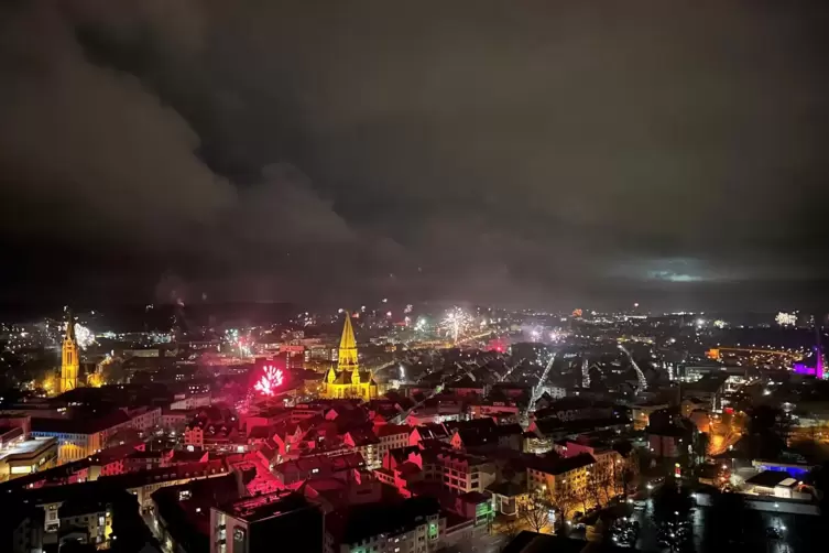 Bunt ins neue Jahr: Kaiserslautern feiert Silvester.