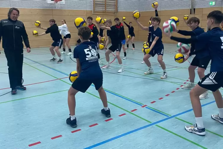 Bernd Werscheck beim ersten Lehrgang mit 16 Jugendlichen von ASV Landau, TS Germersheim, SG Südpfalz, Ludwigshafen und Speyer.