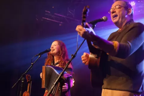 Gudrun Walther und ihr Mann Jürgen Treyz wollen das deutsche Volkslied aus der volkstümelnden Schlager-Szene holen.