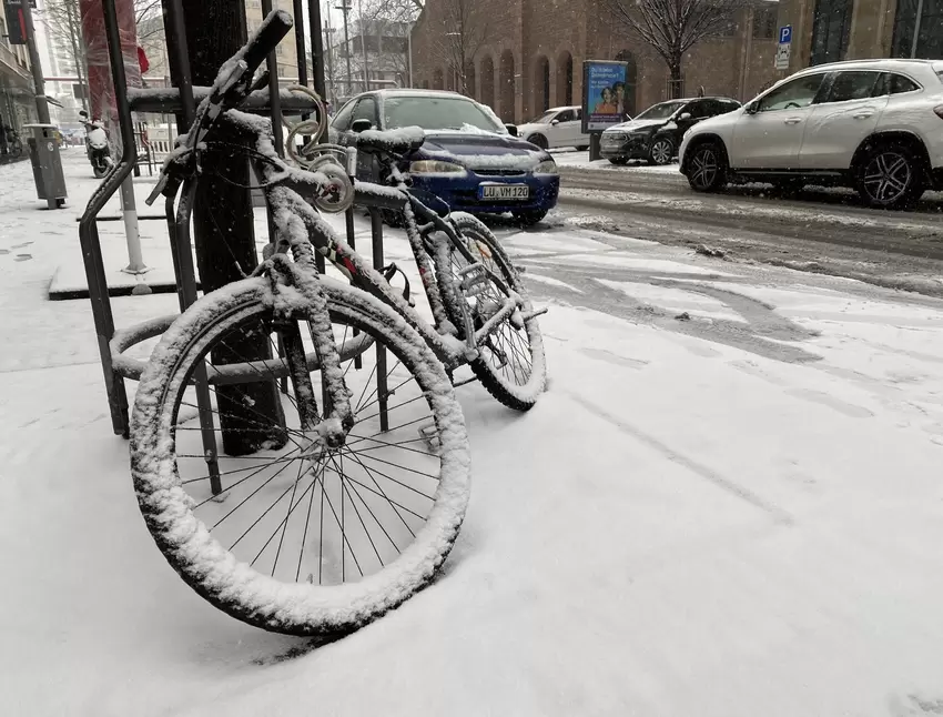 Bismarckstraße: Für Radfahrer waren die Bedingungen überall schlecht.