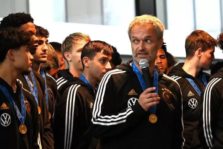  Ein echter Fußballlehrer: Christian Wück, Trainer der deutschen U-17-Nationalmannschaft. 