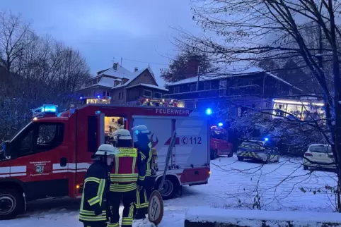 Die Feuerwehr ist derzeit noch vor Ort. 