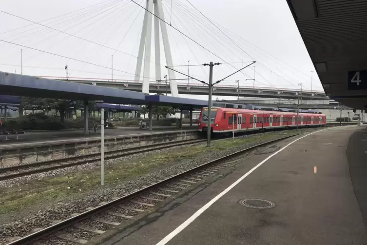 Von Ludwigshafen nach Kaiserslautern und Germersheim fährt während des GDL-Streiks nur rund ein Viertel der gewohnten S-Bahnen. 