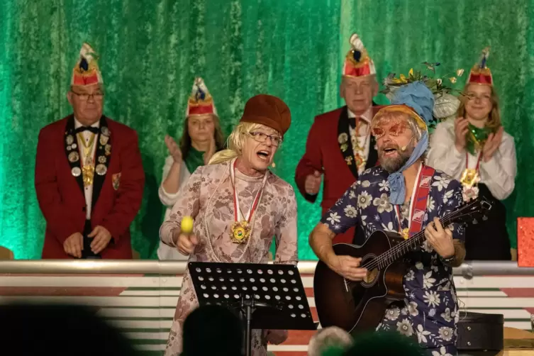  Ralph Gerhard und Manuel Distler an der Gitarre sind gerngesehene Gäste bei den Prunksitzungen der KUM. Herausragend ist, wie s