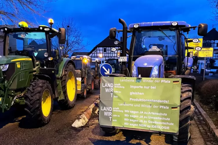 Die Landwirte legten den Verkehr an mehreren Stellen lahm. 