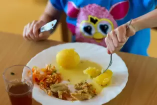 Bis 2028 sollen die Kita-Träger jedem Kind ein Mittagessen anbieten können.