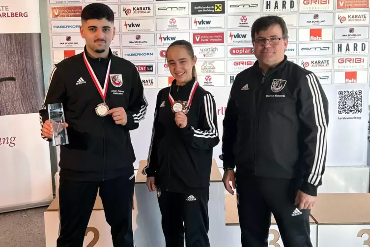 Julian Hadizadeh, Annika Faul mit Trainer Marcus Gutzmer (von links) in Österreich. 