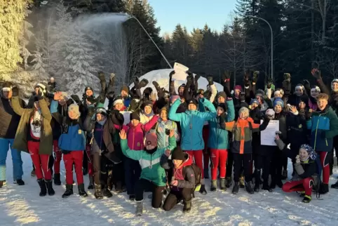 Mit sechs Langlauf-Teams nahm das Immanuel-Kant-Gymnasium unter der Regie von Lehrer Steffen Stark (links) im Schwarzwald am Lan