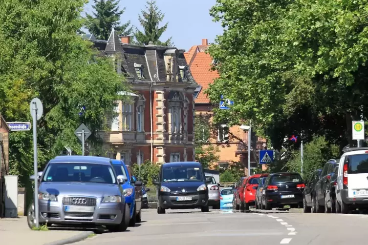 Hilgardstraße: Tiefbauarbeiten stehen an.