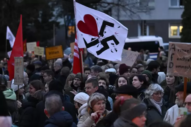 Eine Demo gegen die AfD und Rechtsextremismus. 