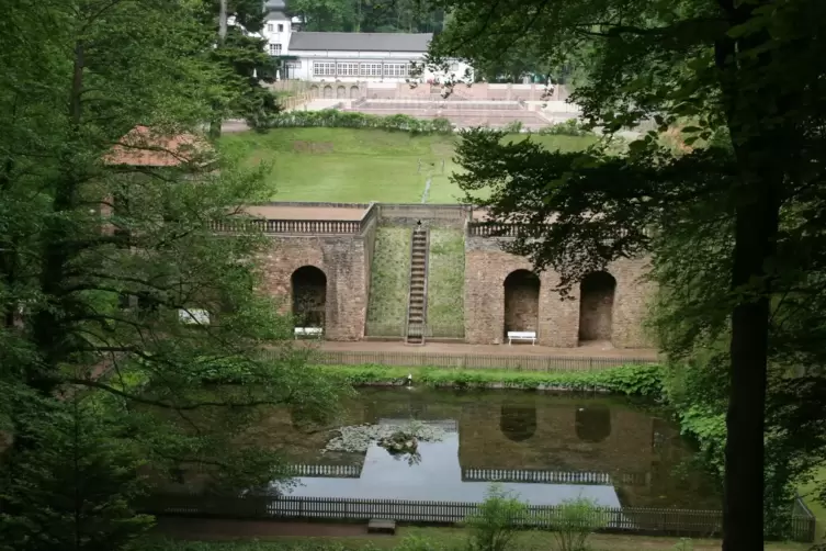 Der Blick vom Trompetenhügel auf die Fasanerie ist umwerfend.