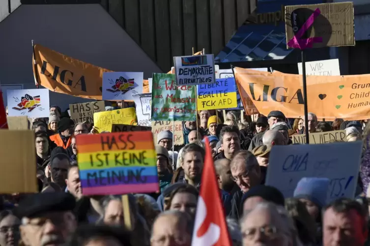 2500 Menschen sind am Samstag in Frankenthal einem Aufruf des Bündnisses gegen Rechtsextremismus und Rassismus gefolgt. 