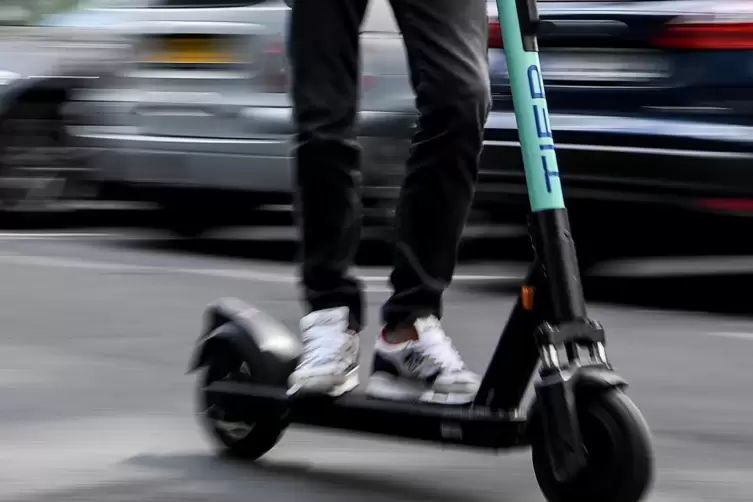 Gleicher Grundgedanke: E-Scooter werden in Städten für Fahrten von A nach B genutzt. 