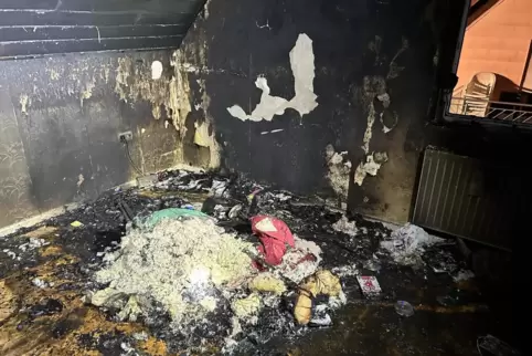 Das Feuer war im Schlafzimmer ausgebrochen.