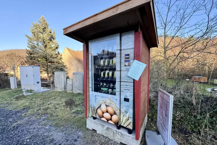 Am Rußmühlerhof betreiben Ulrike und Thomas Lück seit Neuestem einen Verkaufsautomaten, in dem sie Produkte von ihrem Arche Hof 