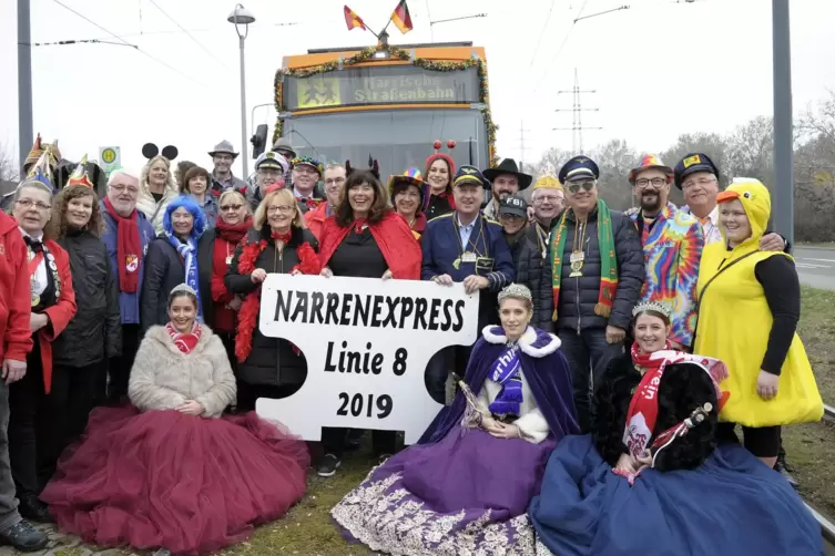 Ahoi! Närrische Straßenbahn im Jahr 2019.