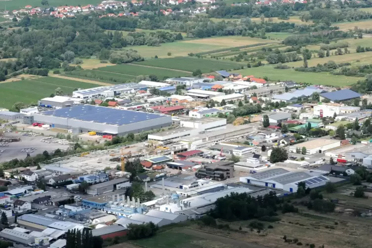 Die Versorgung des Gewerbegebiets mit Glasfaser-Anschlüssen wird staatlich gefördert. 