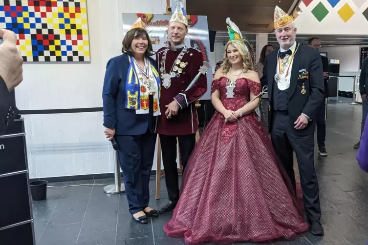 Oberbürgermeisterin Jutta Steinruck, das Mannheimer Stadtprinzenpaar und Christoph Heller, Präsident des Großen Rats. 