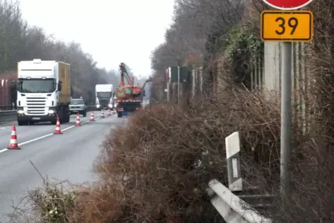 In früheren Jahren: Straßenmeisterei an der B39 im Einsatz.