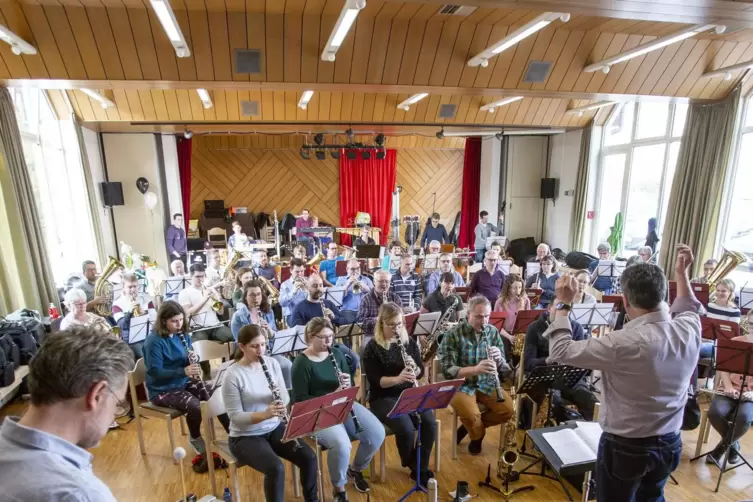 Seit einem Jahrhundert gibt es in Enkenbach die Katholische Vereinskapelle. Hier ein Foto von einer Probe des Ensembles aus dem 