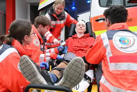 Nachwuchssuche und Übungen sind wichtig: Hier eine Übungsstunde des Neustadter Jugendrotkreuzes. 