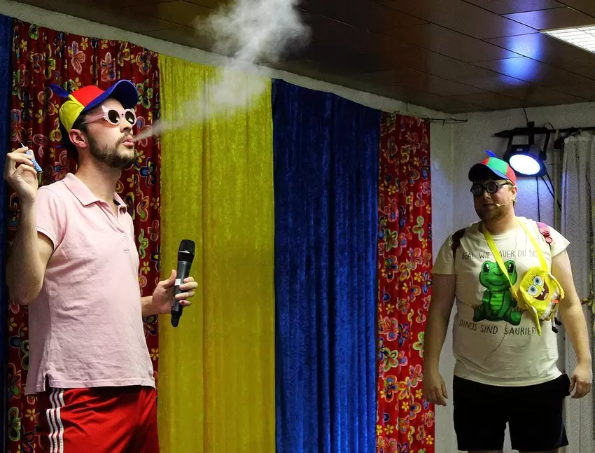 Boah ey, ers’ ma’n Zug aus der Shisha: Jakob (links) und Johann Schreiber haben gerade die Grundschule abgeschlossen, sind arg g