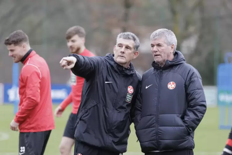 Seit Mittwoch der Chef auf der Trainerbank des FCK: Friedhelm Funkel (rechts).