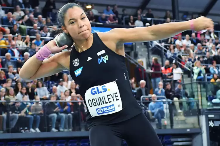 Yemisi Ogunleye katapultierte die Kugel auf 18,91 Meter – der souveräne Sieg.