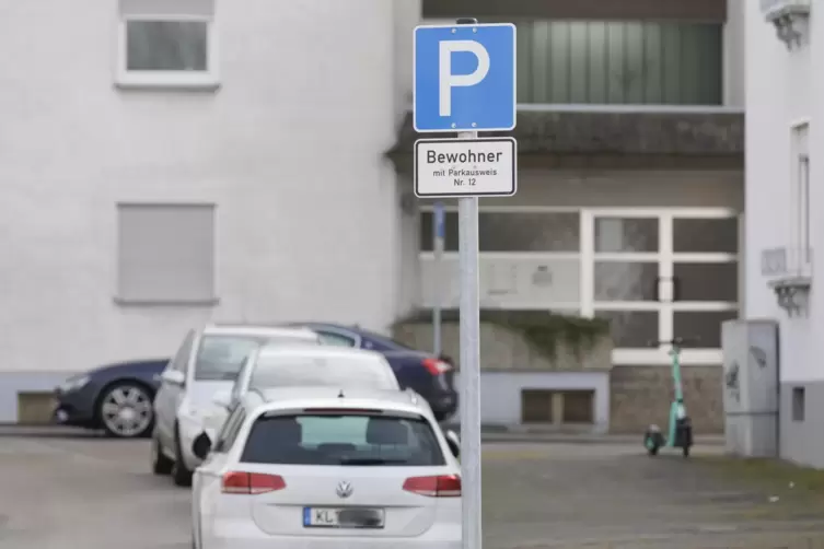 Mit dem Parkausweis ist keine Parkplatzgarantie verbunden.