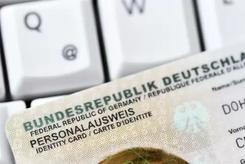 Das ist das Ziel: Von zu Hause aus sollen online Verwaltungsangelegenheiten geklärt werden. Dafür muss aber noch viel getan werd