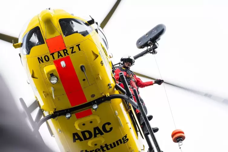 Der ADAC-Luftrettungshubschrauber „Christoph 66“, der in Imsweiler stationiert ist, hat auch eine Seilwinde. Diese kam 2023 83 m