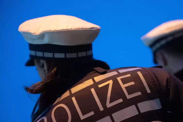 Die Polizei hat einen Autofahrer aus dem Verkehr gezogen. 