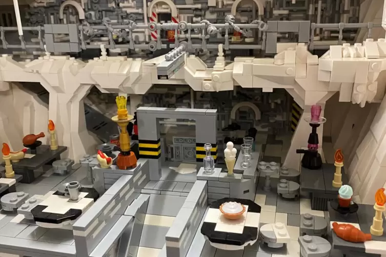 Das ganze Modell wollen die Lego-Freunde noch nicht zeigen, aber so sieht es im Innern der Eiswürfel aus, die die Landschaft des
