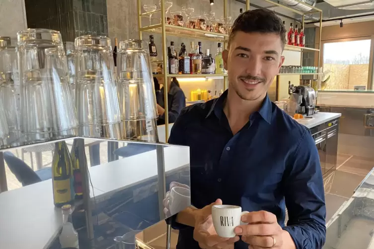 An der Bar des „Riva“: Dario Tolone.