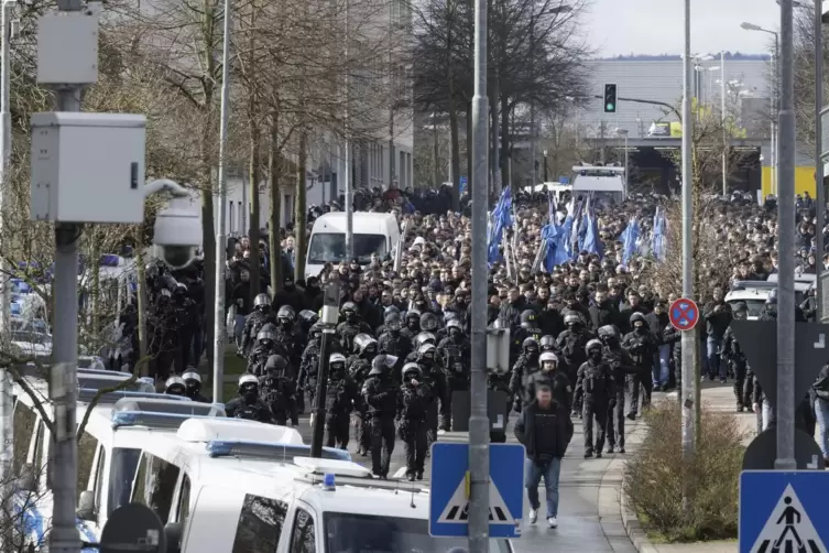 Die Polizei war mit einem großen Aufgebot vor Ort.