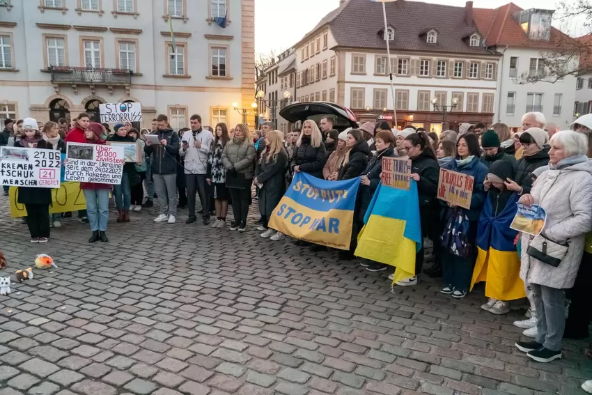 Die Menschen erinnern an die vielen Toten.