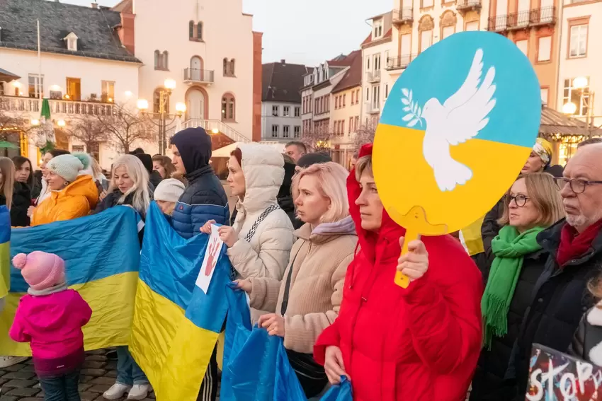 Die Menschen wünschen sich Frieden für ihre Heimat.