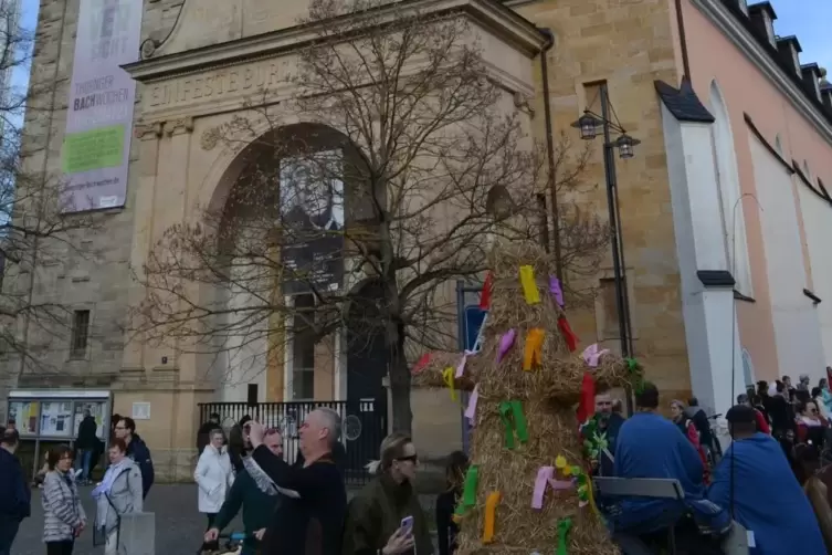 Wo Luther predigte und Bach getauft wurde: auch vor der Georgenkirche wird der Frühling begrüßt. 