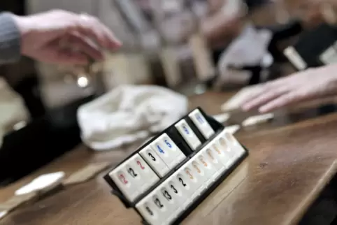 Beliebt: Rummikub ähnelt dem Kartenspiel Rommé, wird aber mit Zahlenplättchen statt Karten gespielt.