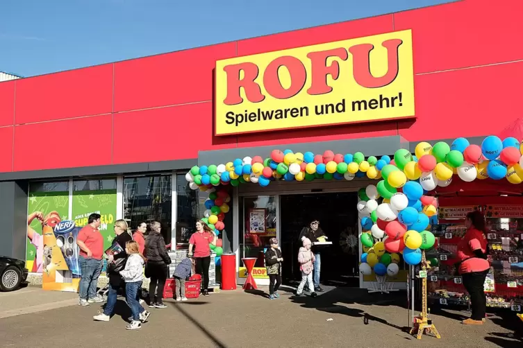 16 Mitarbeiter sind in der am Donnerstag eröffneten Filiale des Rofu Kinderlandes in Zweibrücken beschäftigt.