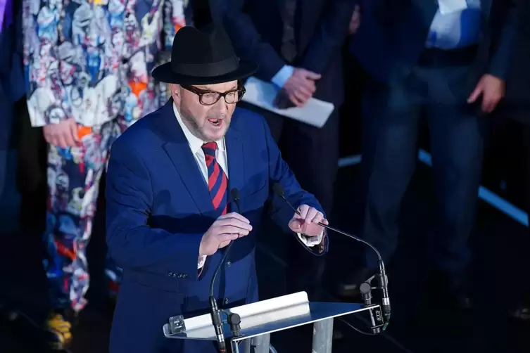 „Zwei Backen des selben Arsches“: Wahlsieger George Galloway von der Arbeiterpartei Britanniens teilte kräftig aus. 