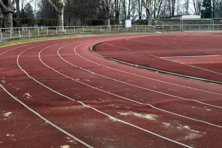 Die Vereine benötigen gute Trainingsbedingungen. Doch viele Sportstätten in der Stadt sind sanierungsbedürftig, etwa die Laufbah