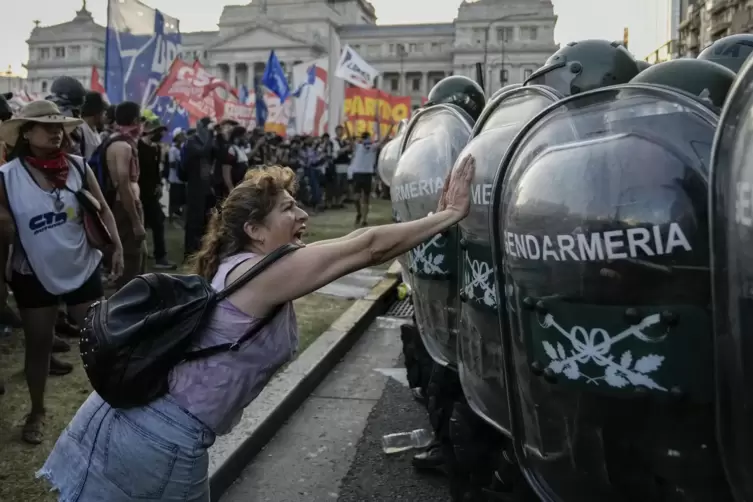 Wütende Proteste gegen die Armut und gegen die Regierung in Argentiniens Hauptstadt Buenos Aires. 