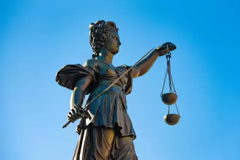 Die Waagschale der Justitia neigte sich zu Gunsten des Angeklagten.