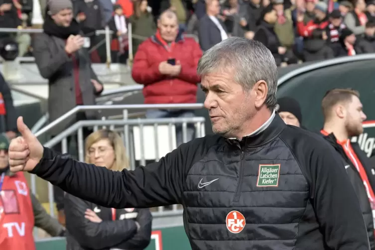 FCK-Trainer Friedhelm Funkel attestierte seiner Mannschaft eine gute Leistung in Rostock. 